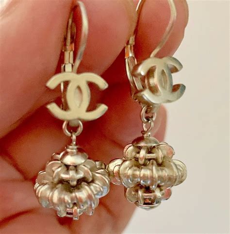 chanel lantern|Chanel extrait earrings.